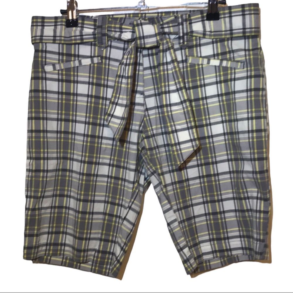 ☀️NWT Max Rave High Rise Bermuda Short Ladies size Juniors 7